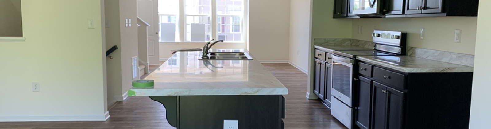 4 Bedrooms Bedrooms, ,3 BathroomsBathrooms,Apartment,For Rent,1002