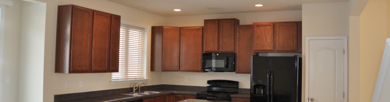4 Bedrooms Bedrooms, ,3 BathroomsBathrooms,Townhouse,For Rent,1003